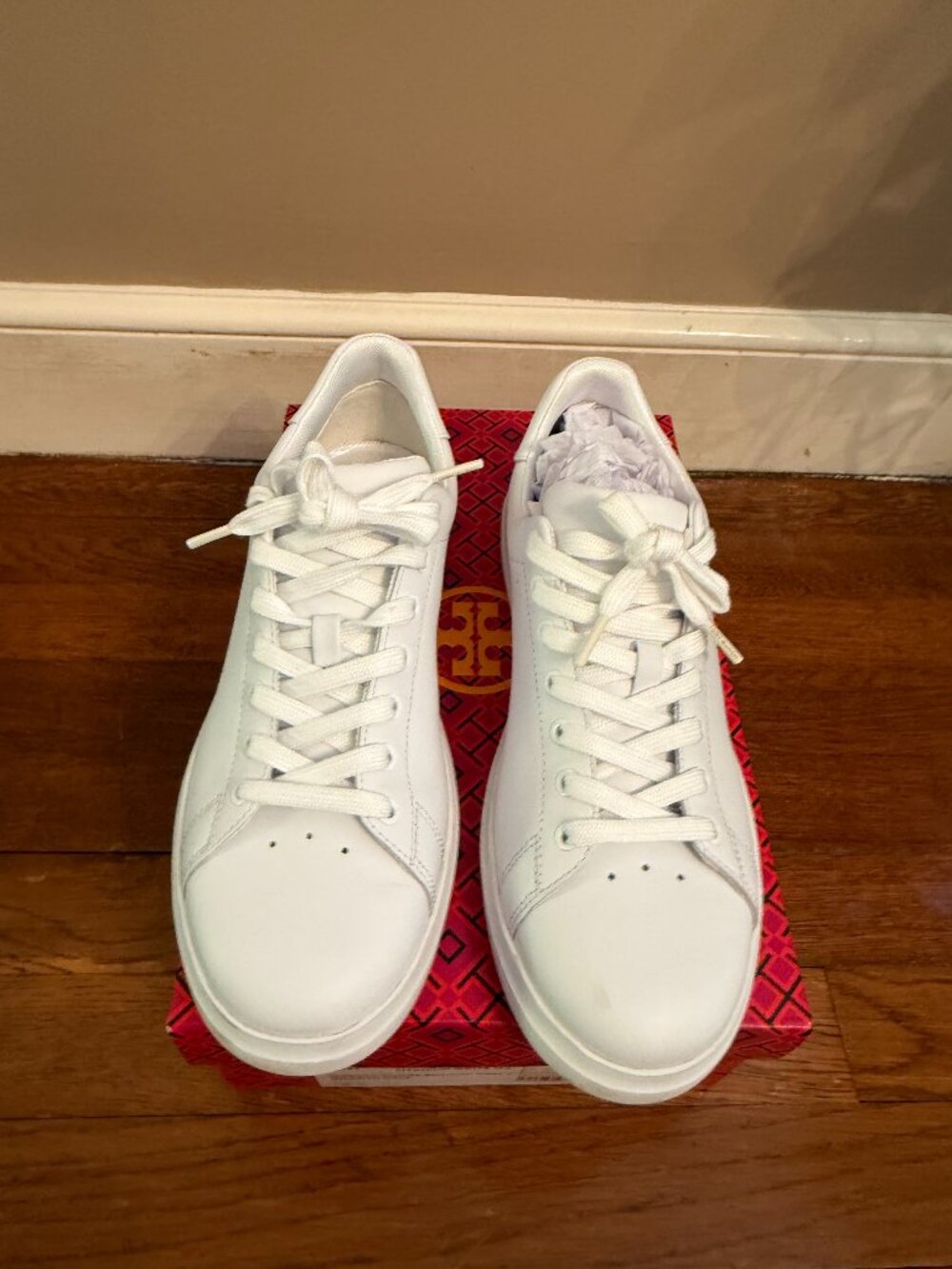 Tory Burch Howell Court size 9 Titanium White/Titanium White w/ box and dust bag